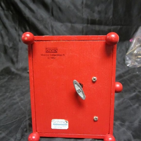 VINTAGE 1982 SCHMID COLLECTIBLE HANDCRAFTED WOODEN FIREPUMPER MUSIC BOX - Picture 6 of 8